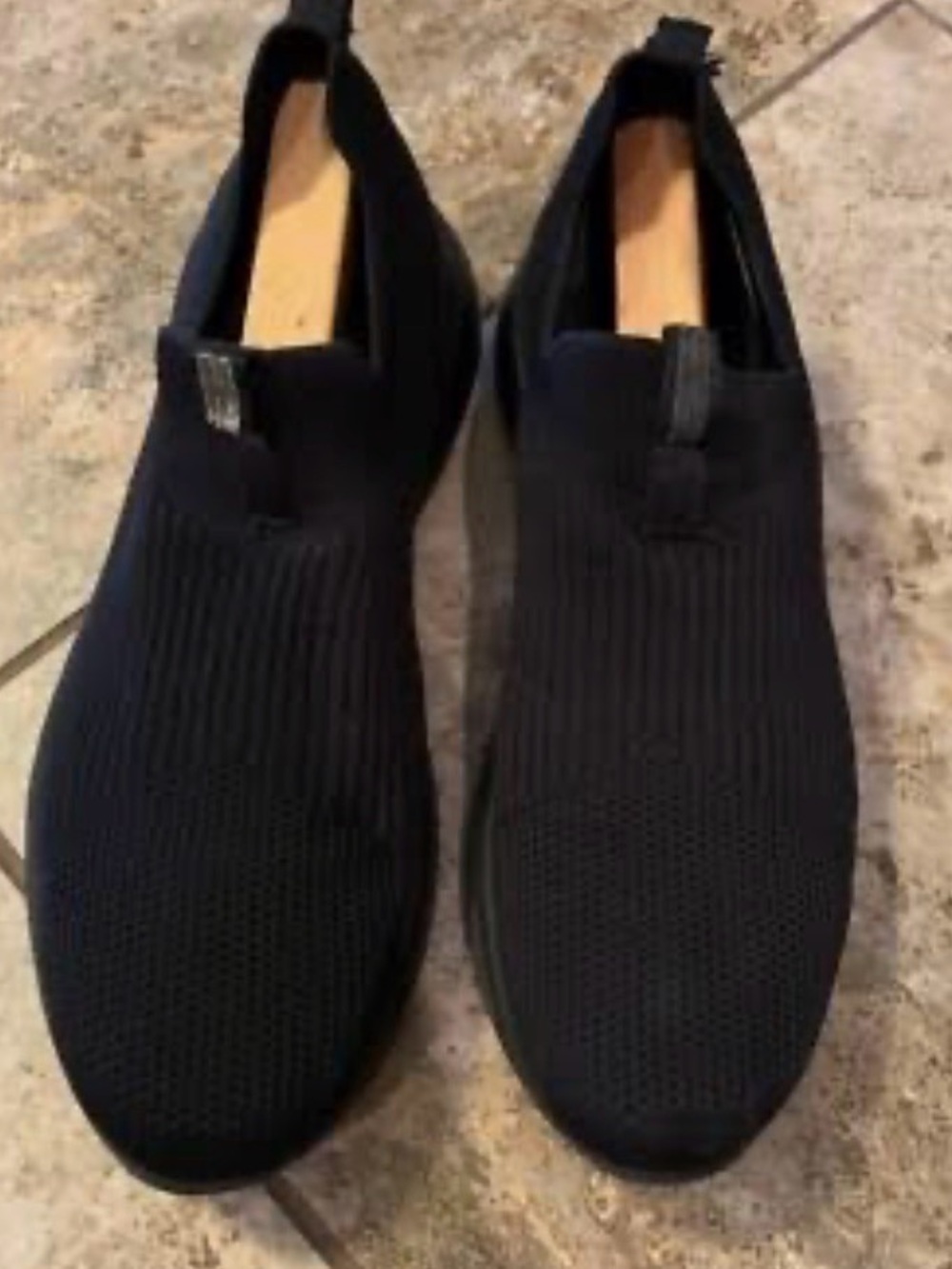 Men’s Skechers size 11